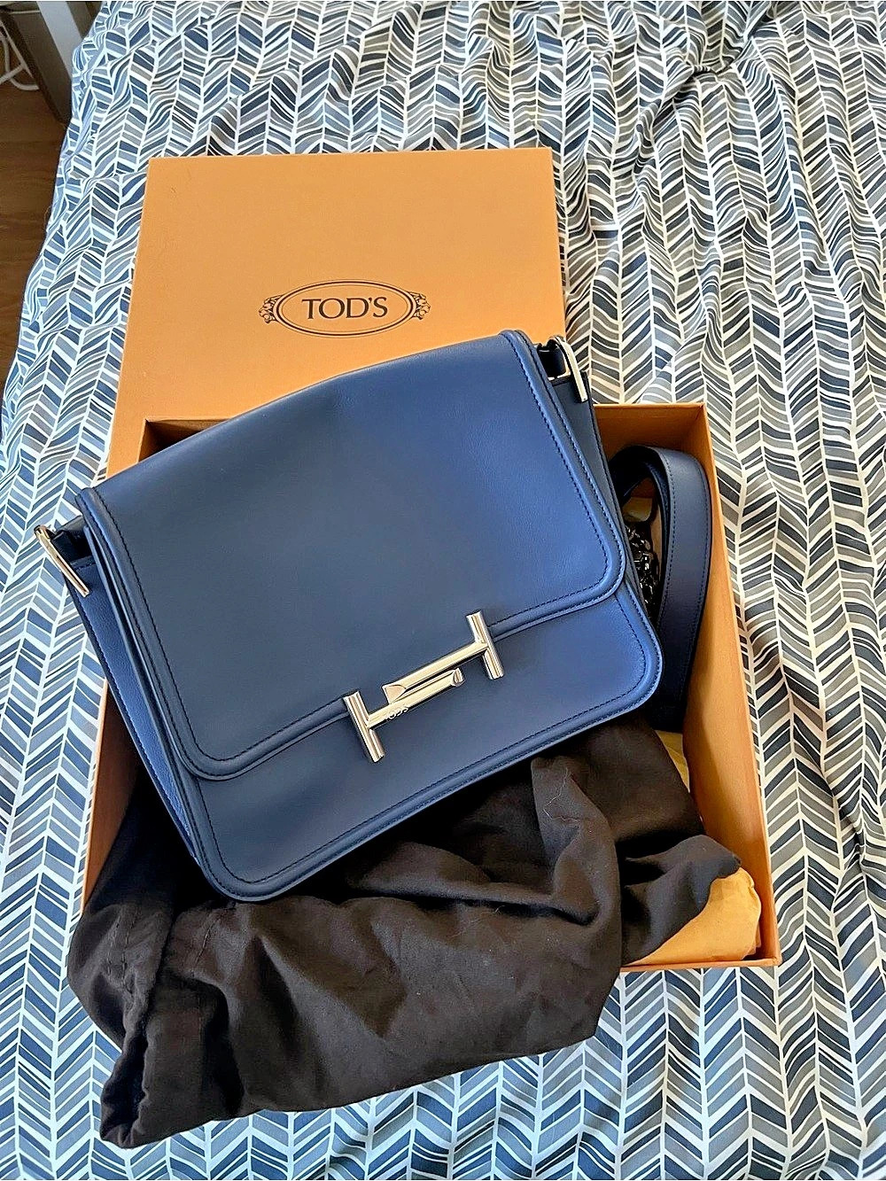 Tod's Amu Messenger Piccola Bag Leather Shoulder Bag in Blue, Brand new